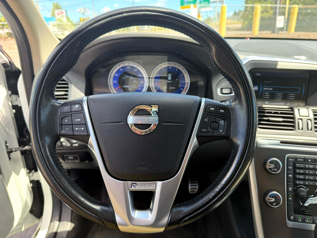 Used 2011 Volvo XC60 T6 R-Design w/ Convenience Pkg image 25