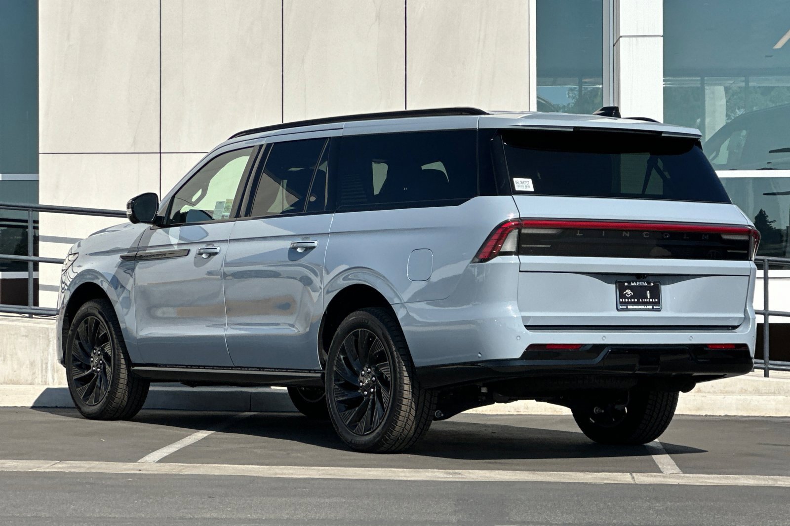 New 2025 Lincoln Navigator L Reserve w/ Jet Appearance Package image 5