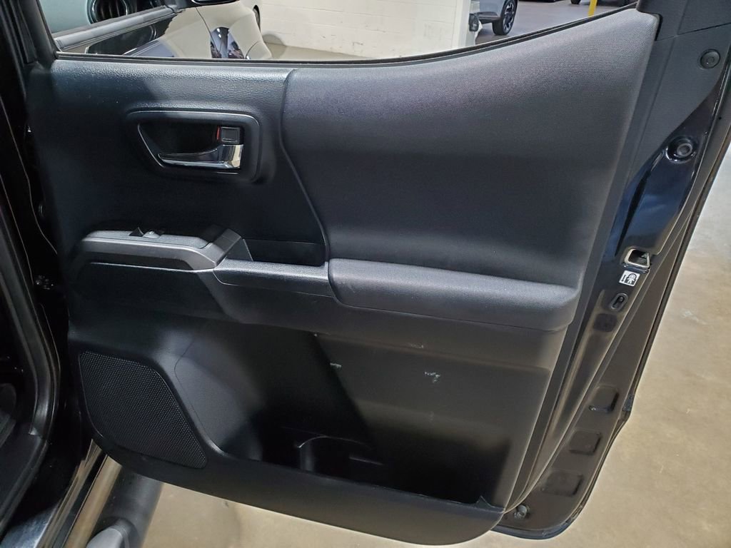Used 2016 Toyota Tacoma TRD Sport w/ Premium & Technology Package RWD image 23