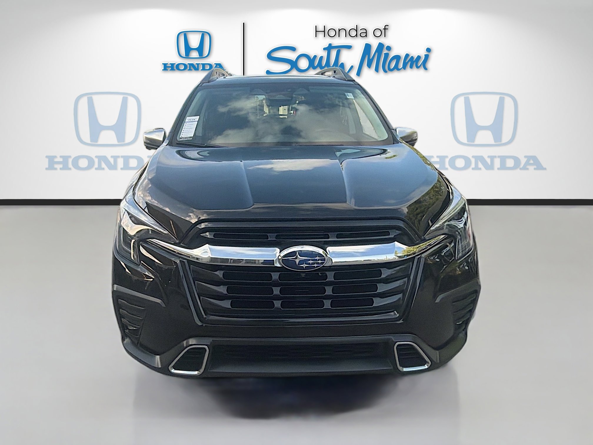 Used 2023 Subaru Ascent Touring image 2