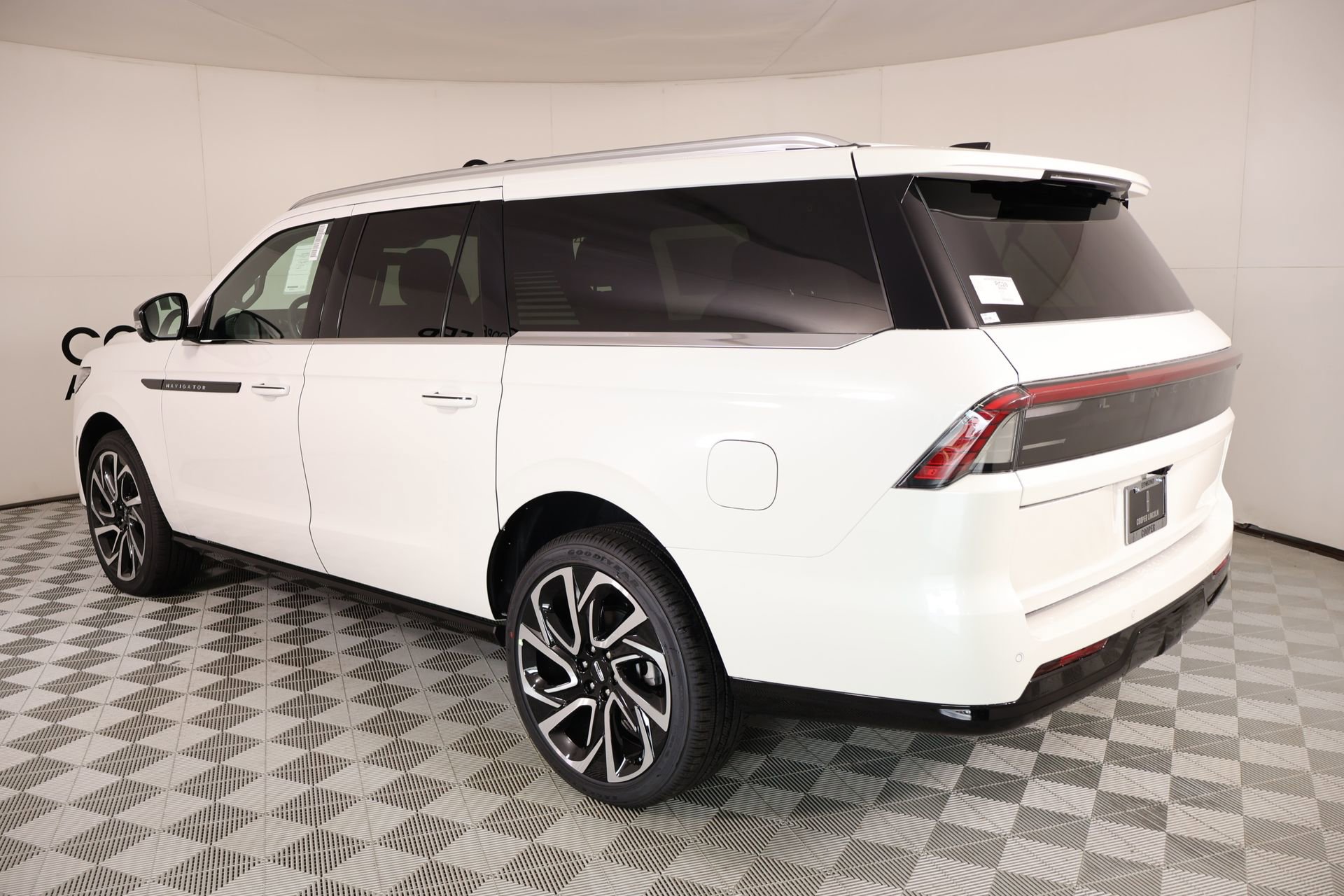 New 2026 Lincoln Navigator L Black Label AWD/4WD image 24