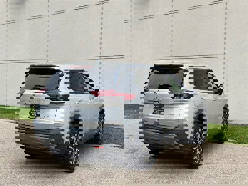 Used 2021 Nissan Rogue SV image 11