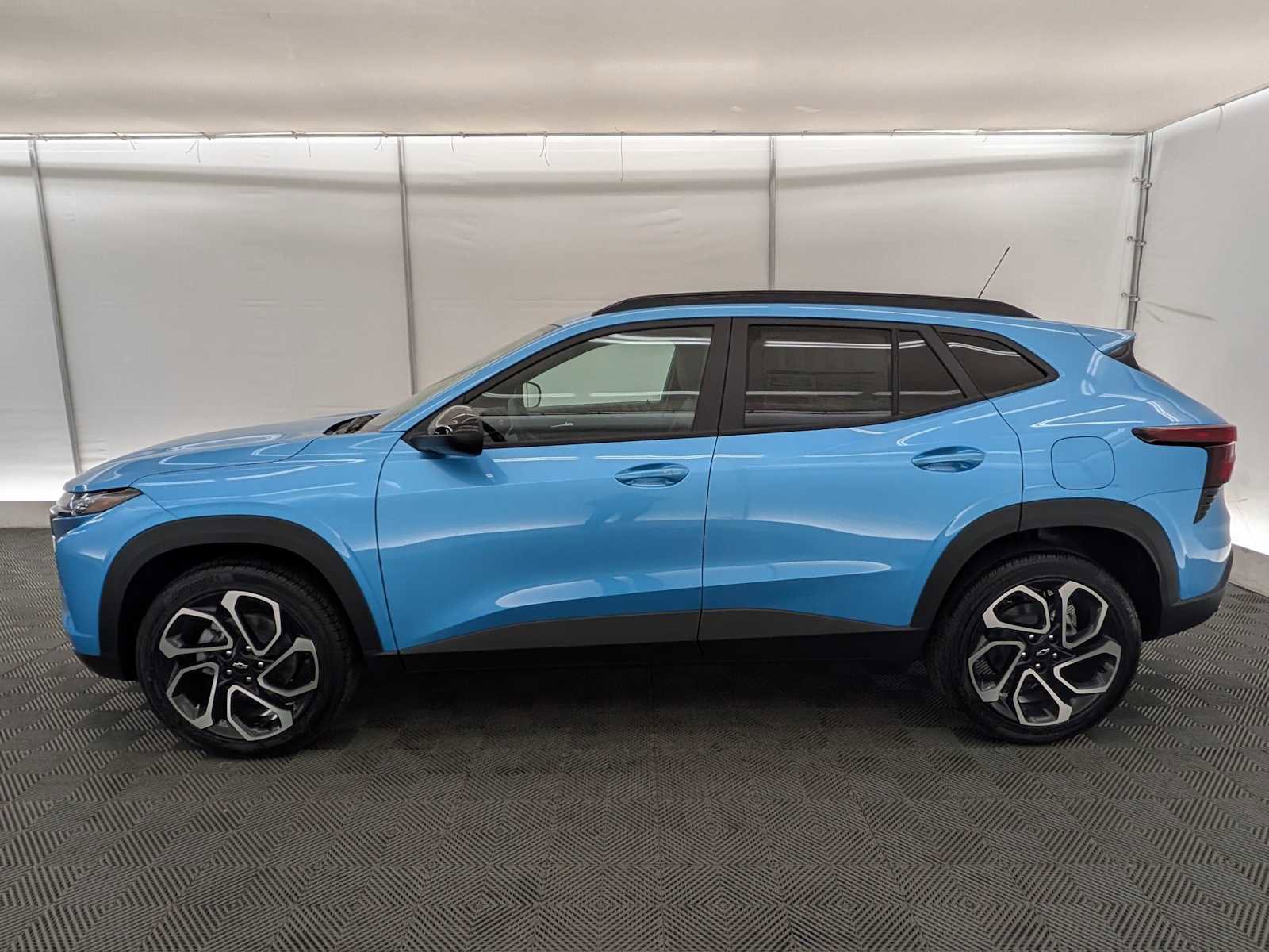 New 2025 Chevrolet Trax RS w/ Sunroof Package image 3