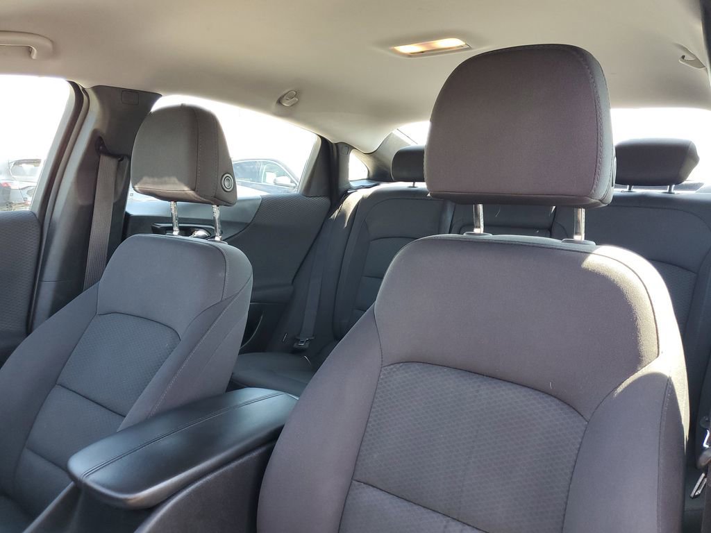 Used 2017 Chevrolet Malibu LT FWD image 10