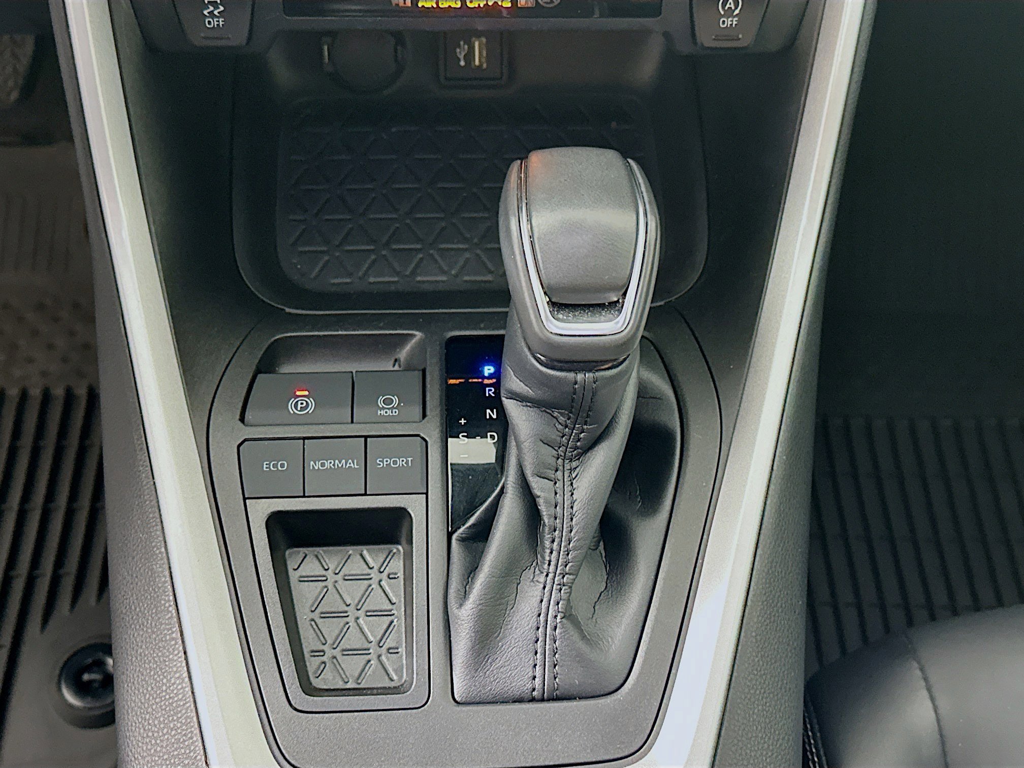 Used 2023 Toyota RAV4 XLE Premium image 23