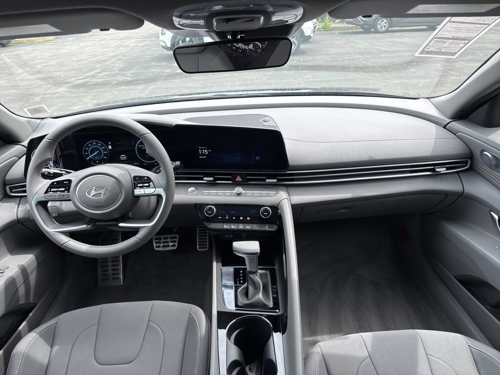 New 2025 Hyundai Elantra SEL FWD image 13