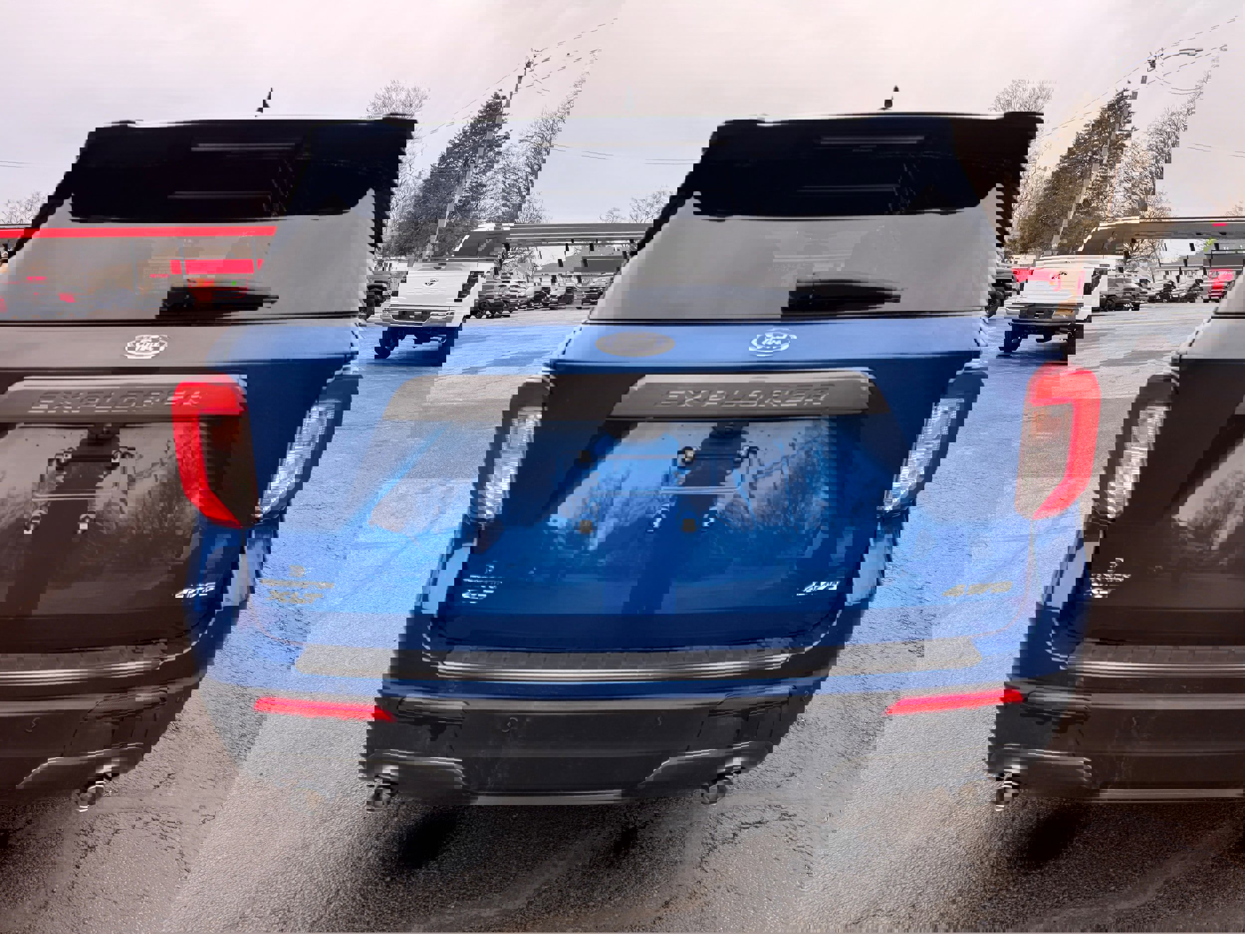 Used 2023 Ford Explorer XLT w/ Equipment Group 202A image 6