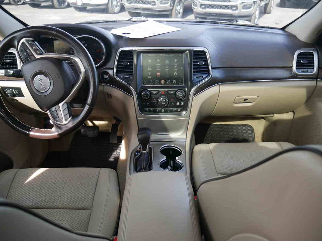 Used 2017 Jeep Grand Cherokee Overland w/ Jeep Active Safety Group image 4