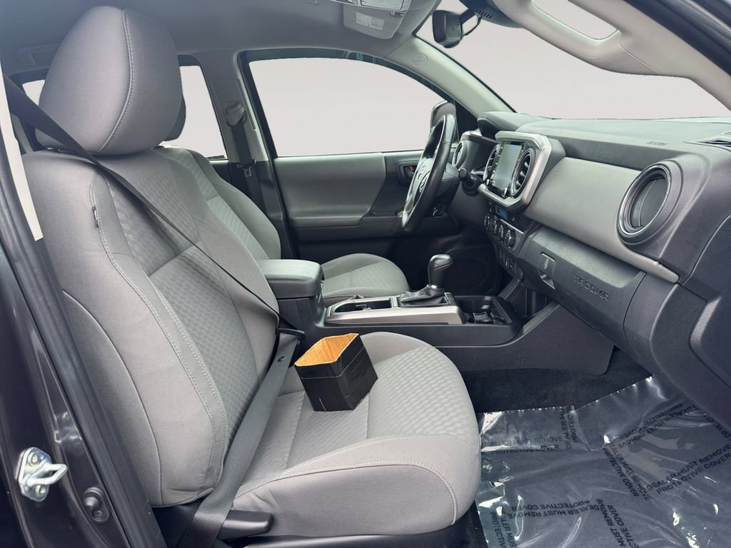 Used 2023 Toyota Tacoma SR5 AWD/4WD image 15