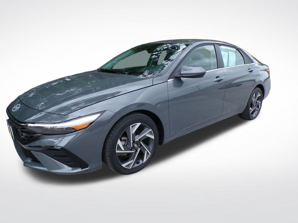 Certified 2025 Hyundai Elantra SEL FWD image 2