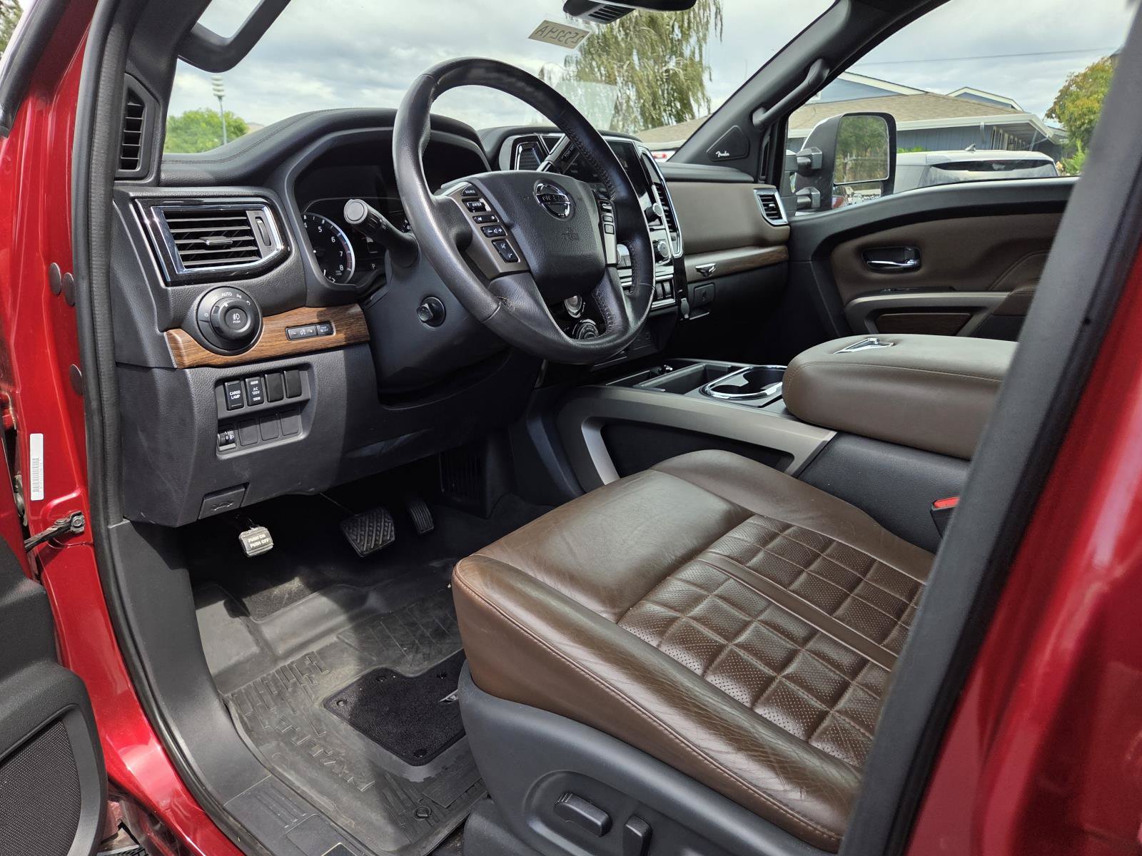 Used 2022 Nissan Titan Platinum Reserve w/ Moonroof Package AWD/4WD image 11