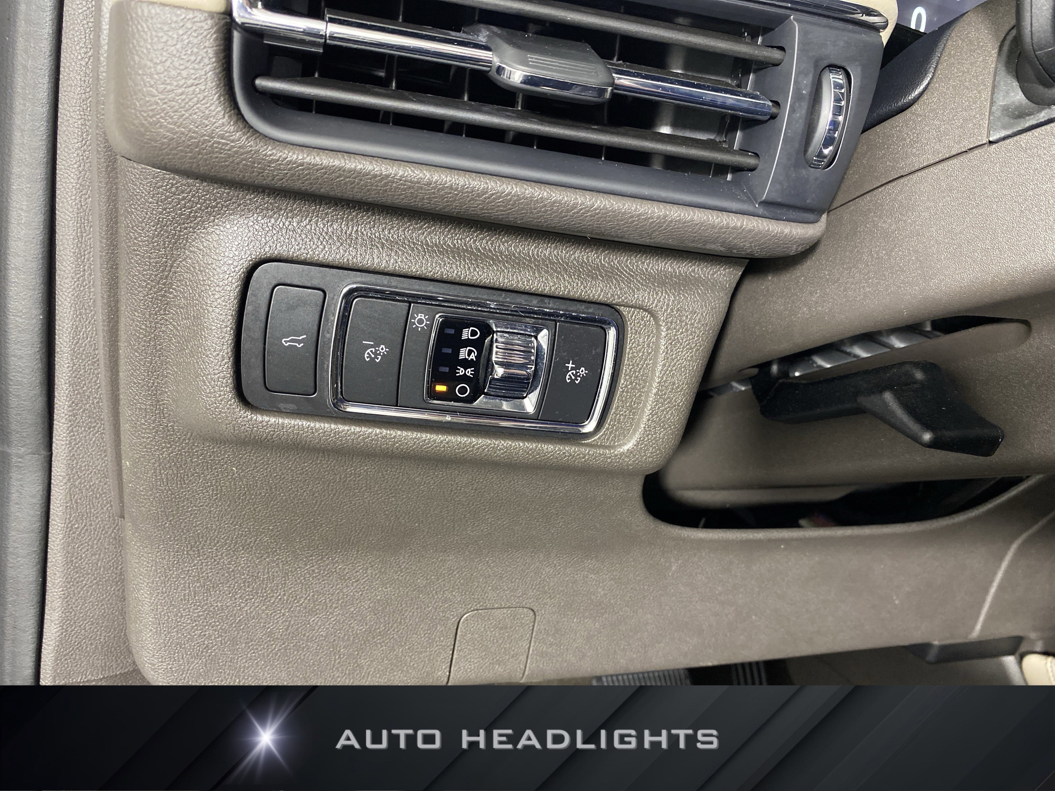 Used 2021 Lincoln Corsair AWD w/ Equipment Group 101A image 24