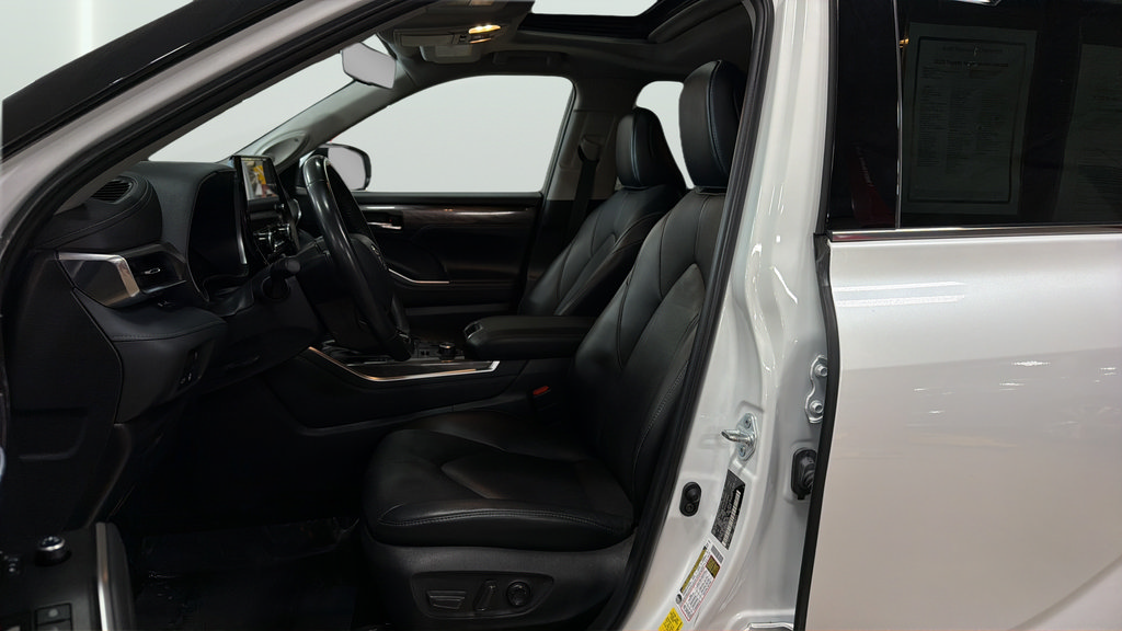 Used 2023 Toyota Highlander Limited AWD/4WD image 23