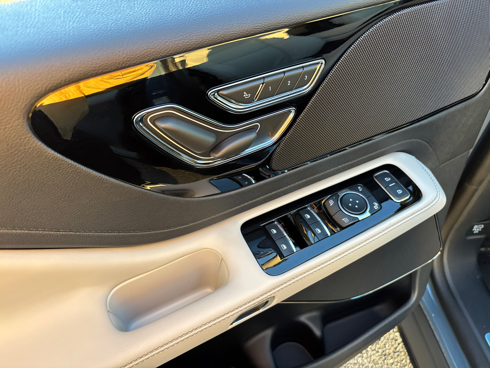 New 2027 Lincoln Aviator AWD image 12