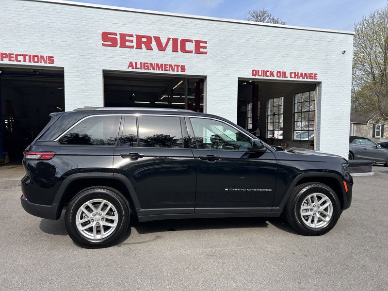 Used 2024 Jeep Grand Cherokee Laredo X AWD/4WD image 7