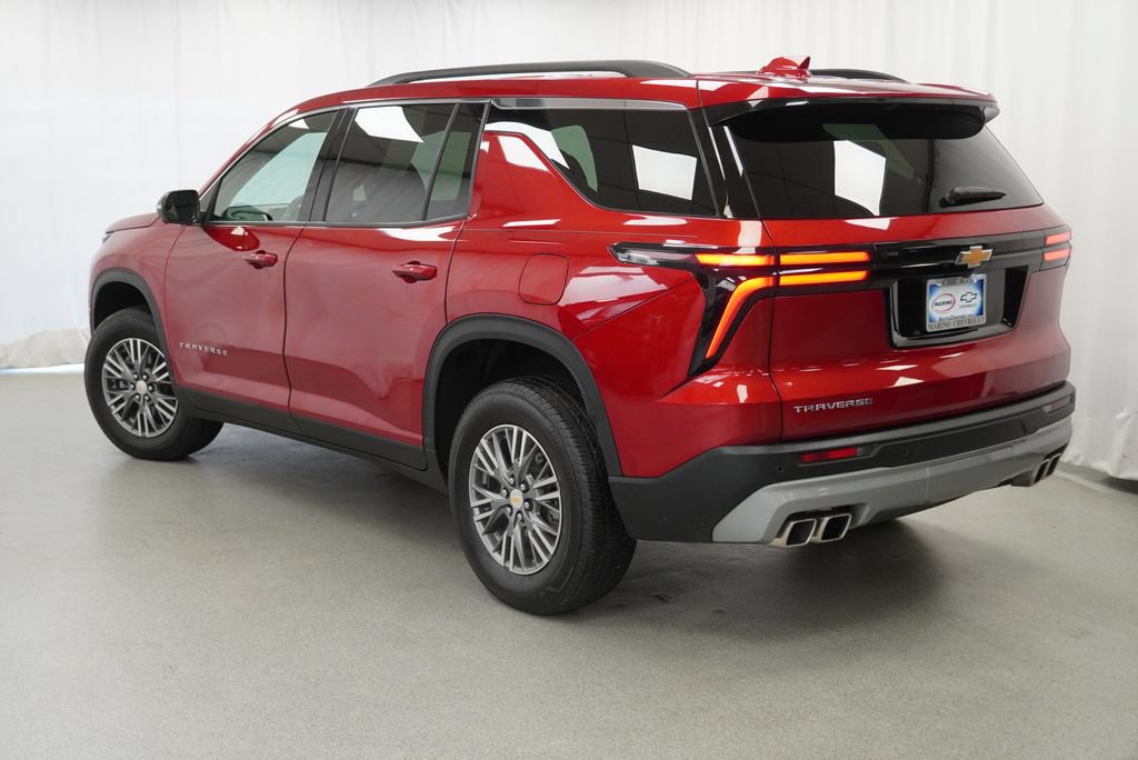 Used 2025 Chevrolet Traverse LT w/ Driver Confidence Package FWD image 5