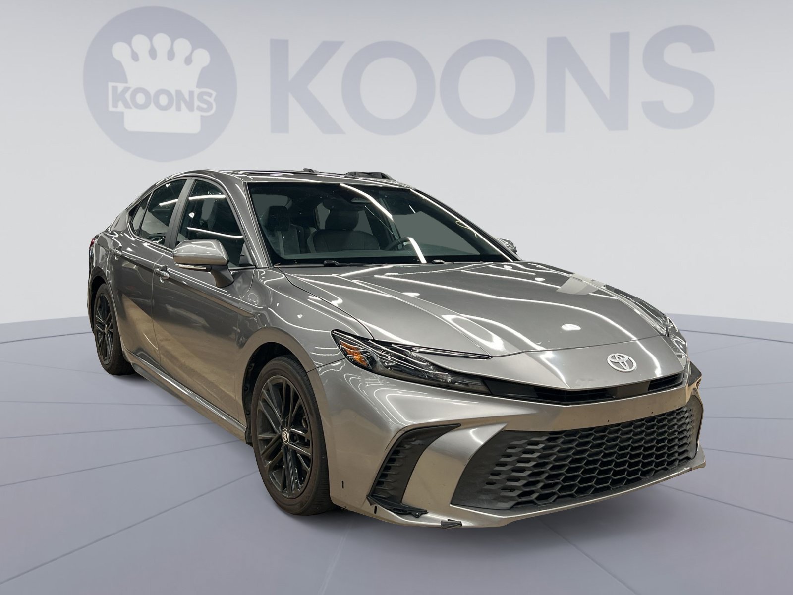 Used 2025 Toyota Camry SE w/ Convenience Package FWD image 8