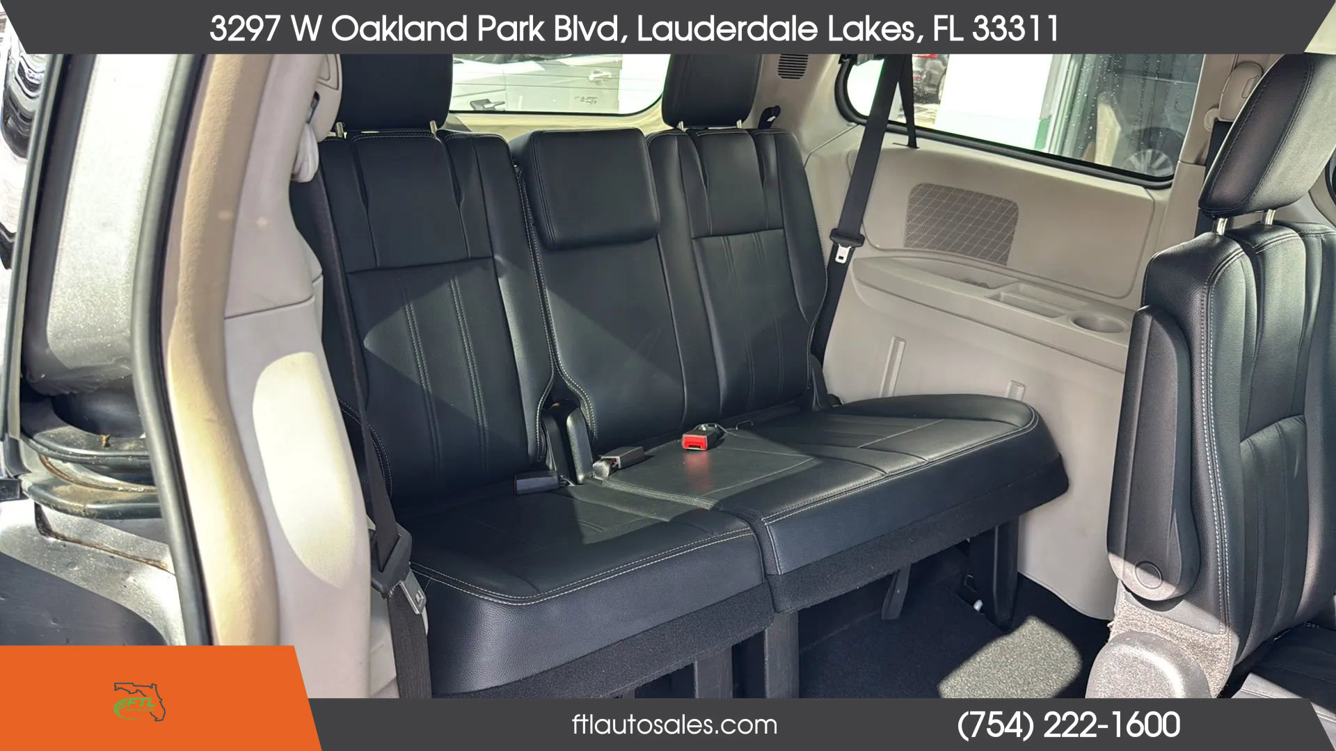 Used 2013 Chrysler Town & Country Touring image 25