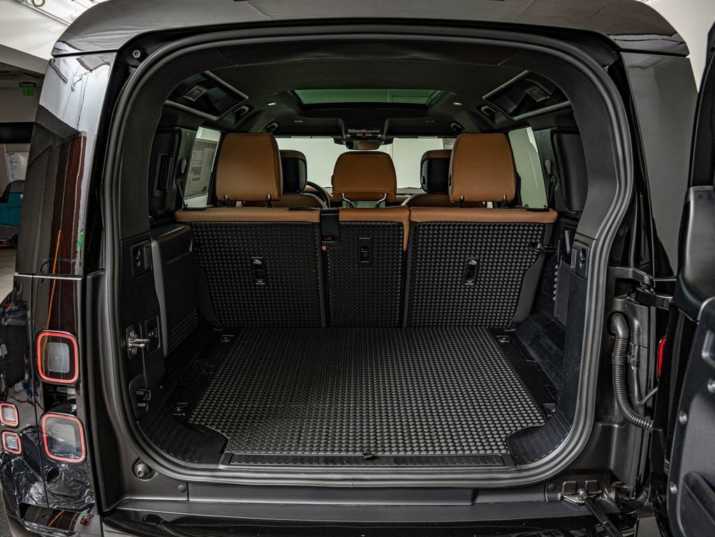 New 2026 Land Rover Defender 110 X-Dynamic SE image 33