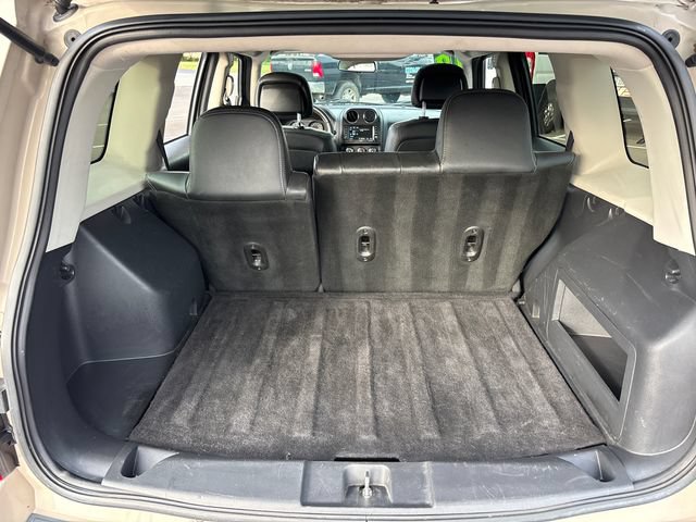 Used 2016 Jeep Patriot High Altitude FWD image 29