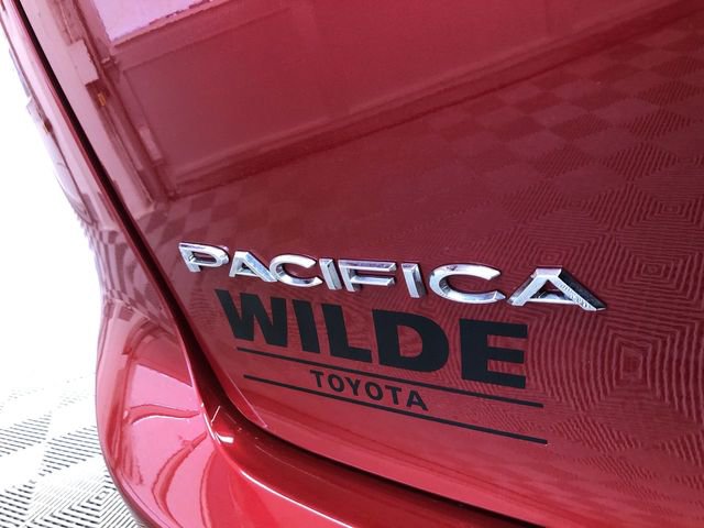 Used 2025 Chrysler Pacifica Select image 16