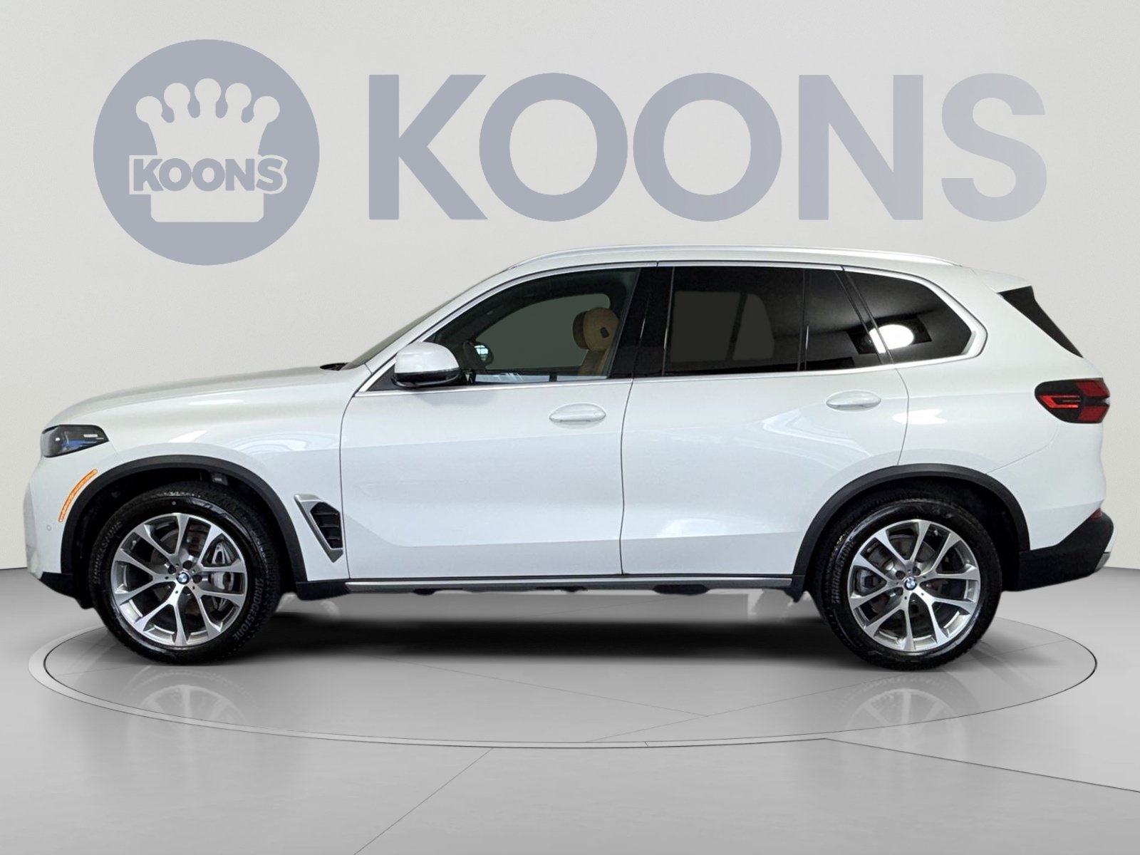 Used 2024 BMW X5 xDrive40i w/ Premium Package AWD/4WD image 2