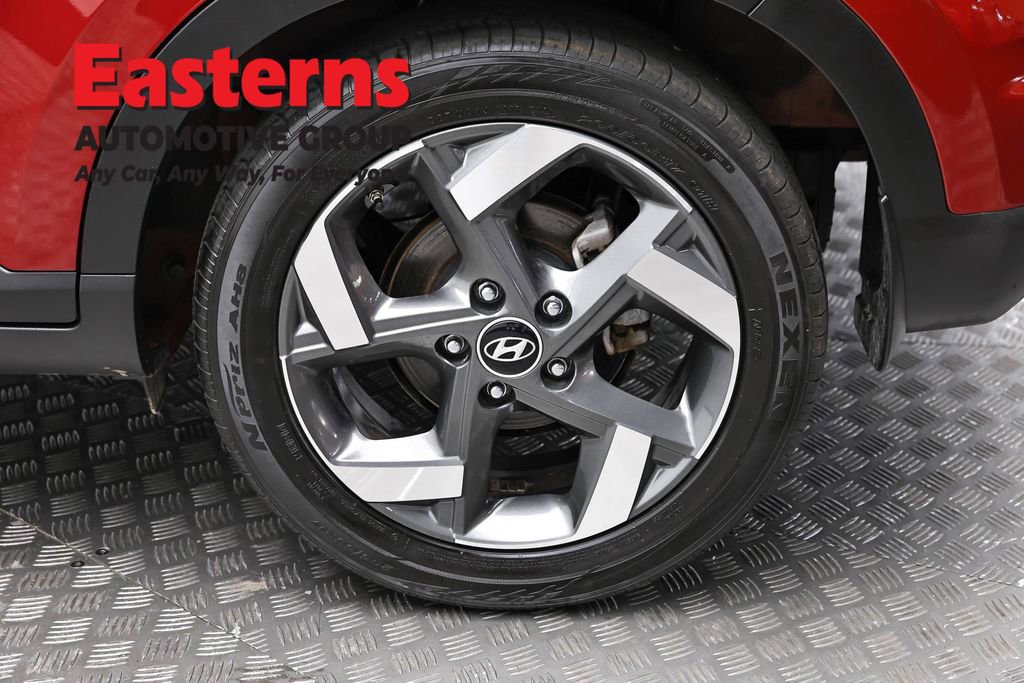 Used 2024 Hyundai Venue Limited image 8