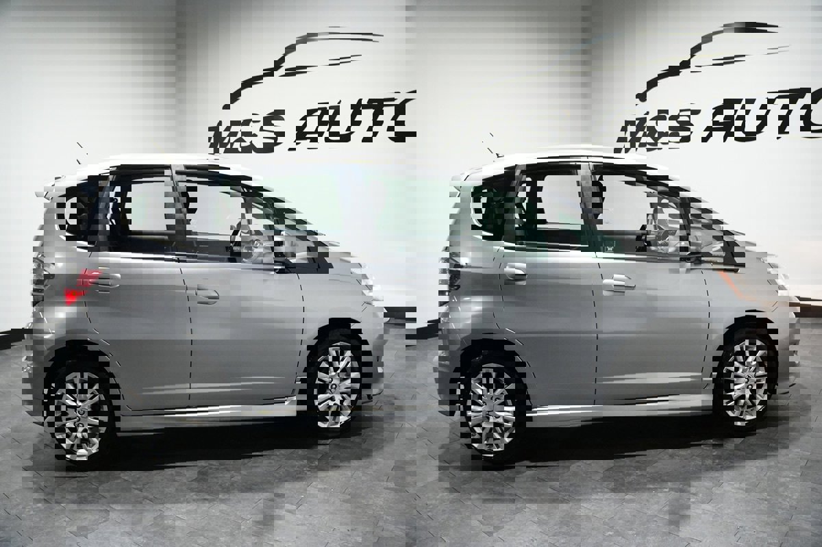 Used 2010 Honda Fit Sport image 9