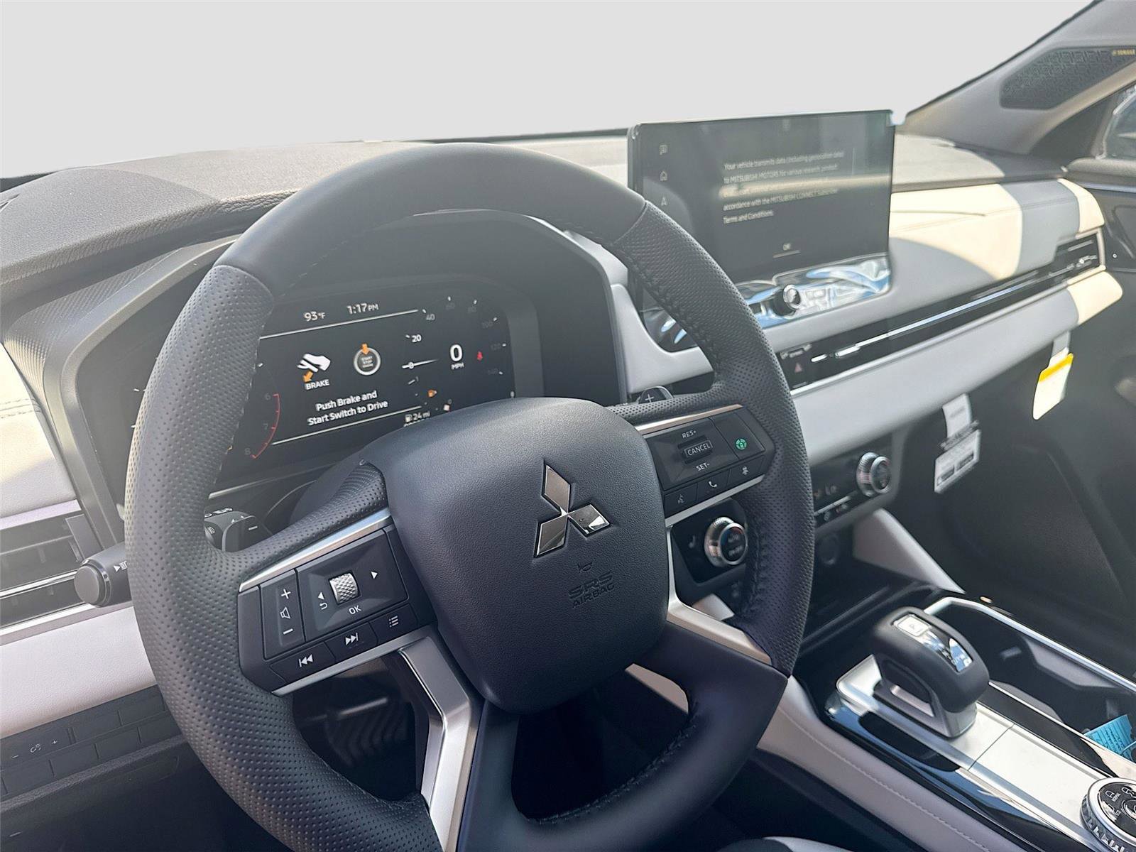New 2025 Mitsubishi Outlander SE image 9