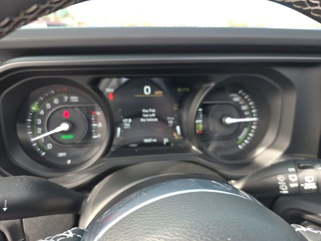 Used 2025 Jeep Wrangler Unlimited Sahara w/ Safety Group image 25