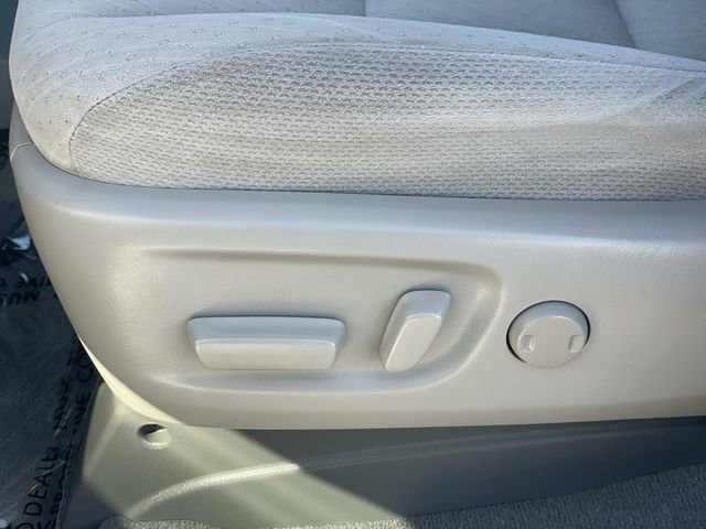 Used 2020 Toyota Sienna LE w/ Carpet Mat Package image 17