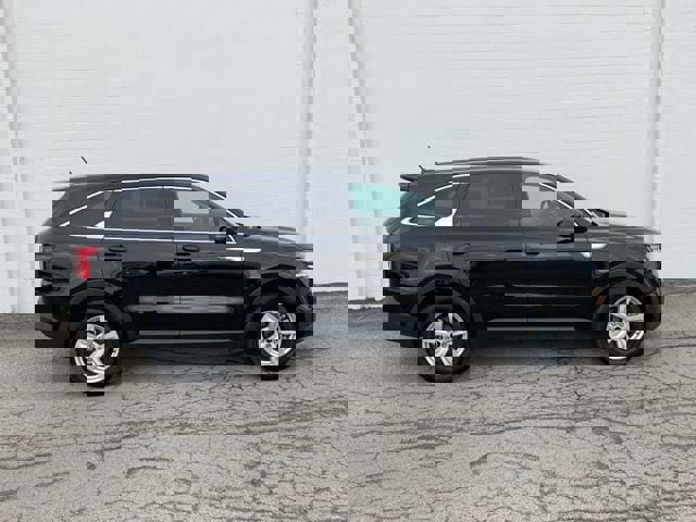 Used 2023 Kia Sorento LX image 3