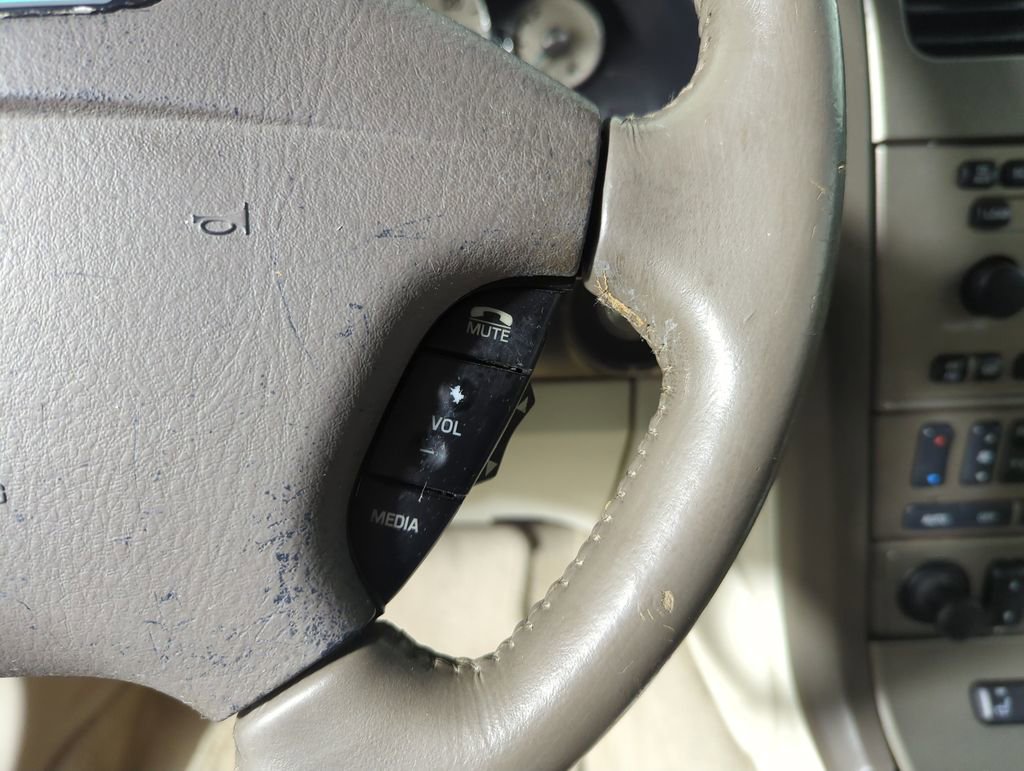 Used 2005 Ford Thunderbird 50th Anniversary image 25