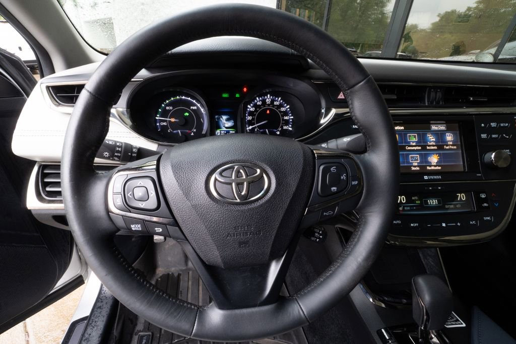 Used 2014 Toyota Avalon Limited w/ Technology Package FWD image 12