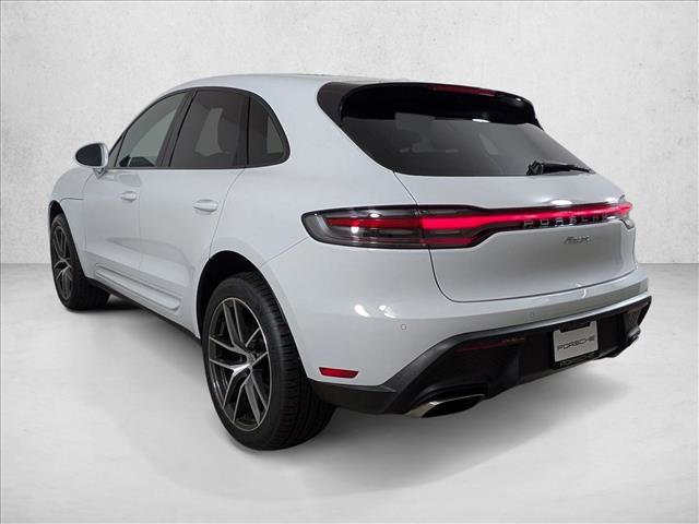 Certified 2025 Porsche Macan AWD/4WD image 3