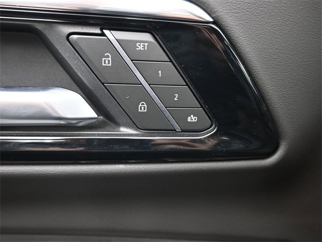 Used 2025 Chevrolet Suburban LT image 21