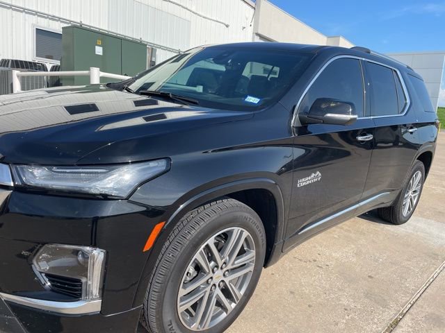 Used 2023 Chevrolet Traverse High Country w/ LPO, Floor Liner Package AWD/4WD image 1