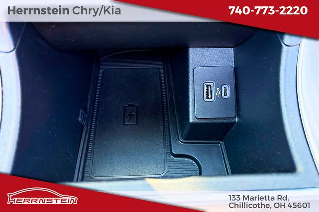 Used 2023 Ford Edge ST-Line w/ Class II Trailer Tow Package AWD/4WD image 19