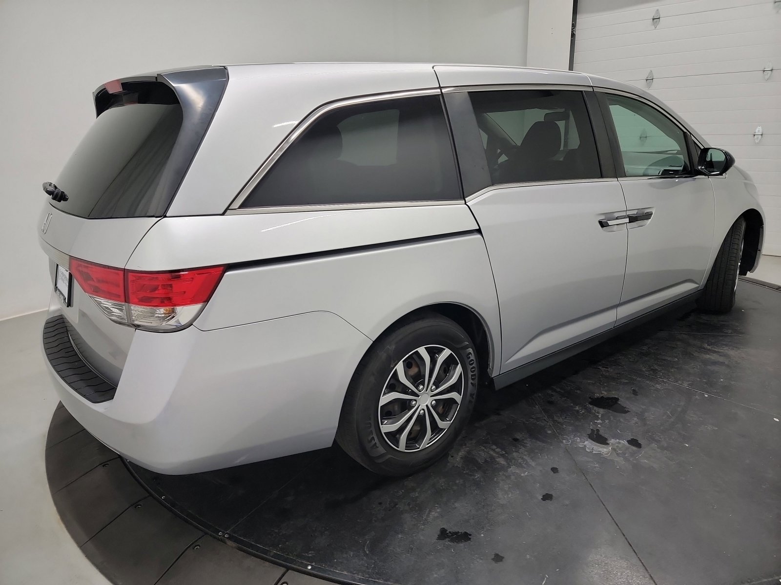 Used 2015 Honda Odyssey LX image 9
