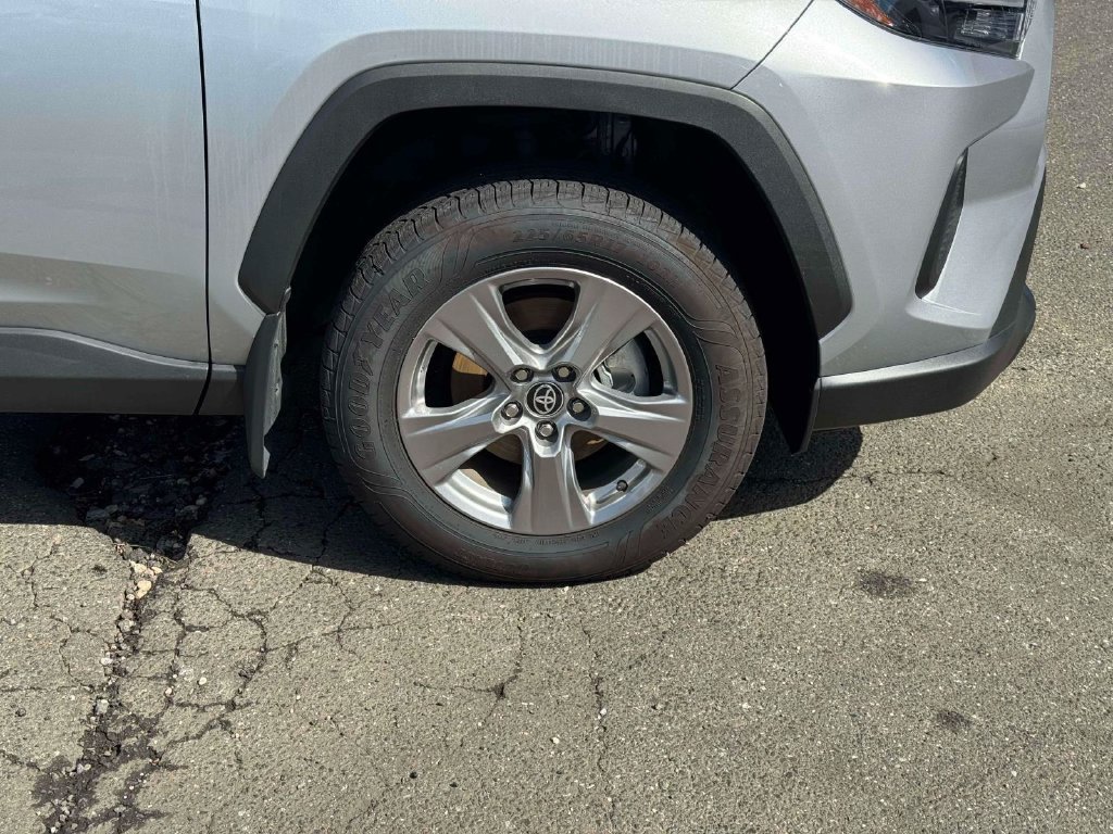 Used 2025 Toyota RAV4 XLE AWD/4WD image 9