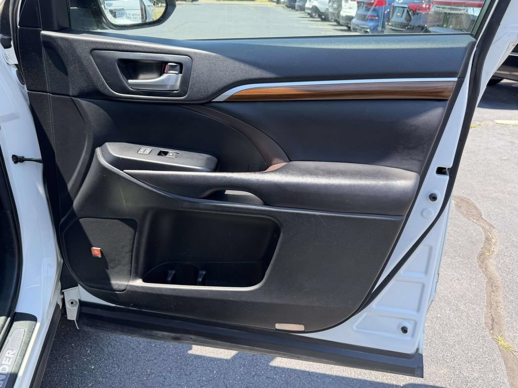 Used 2018 Toyota Highlander Limited AWD/4WD image 10