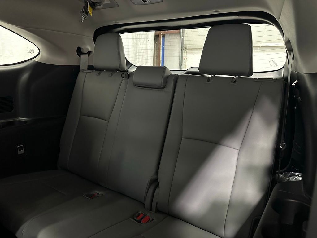 Used 2025 Toyota Highlander XLE image 52