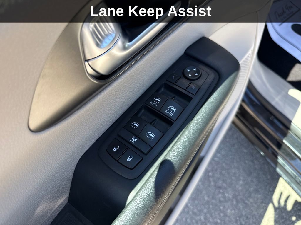 Used 2024 Chrysler Pacifica Touring-L FWD image 13