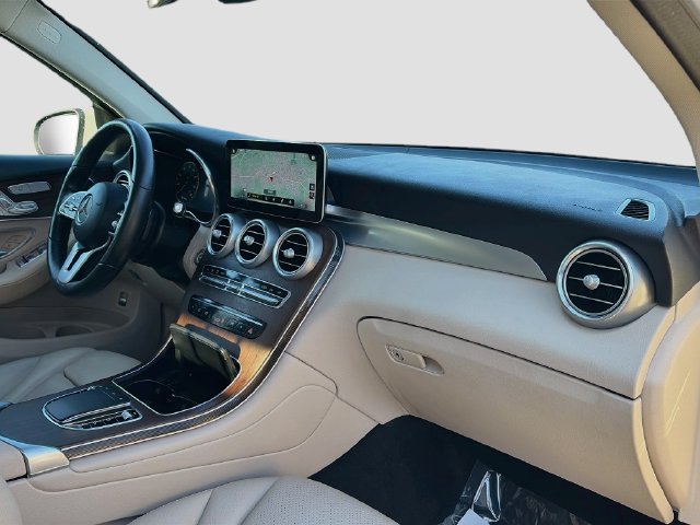 Used 2022 Mercedes-Benz GLC 300 4MATIC image 29