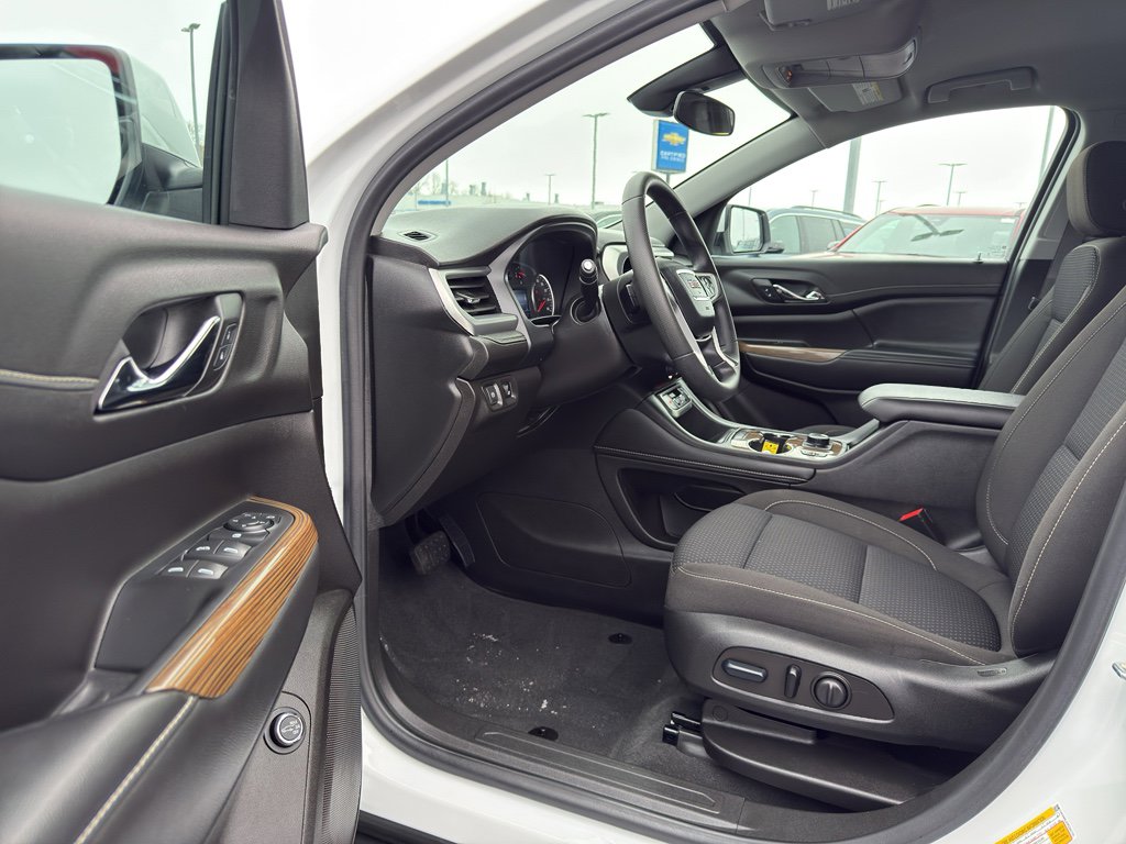 Used 2023 GMC Acadia SLE w/ Driver Convenience Package image 12