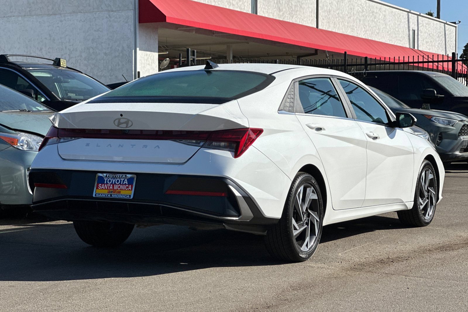 Used 2025 Hyundai Elantra SEL FWD image 4