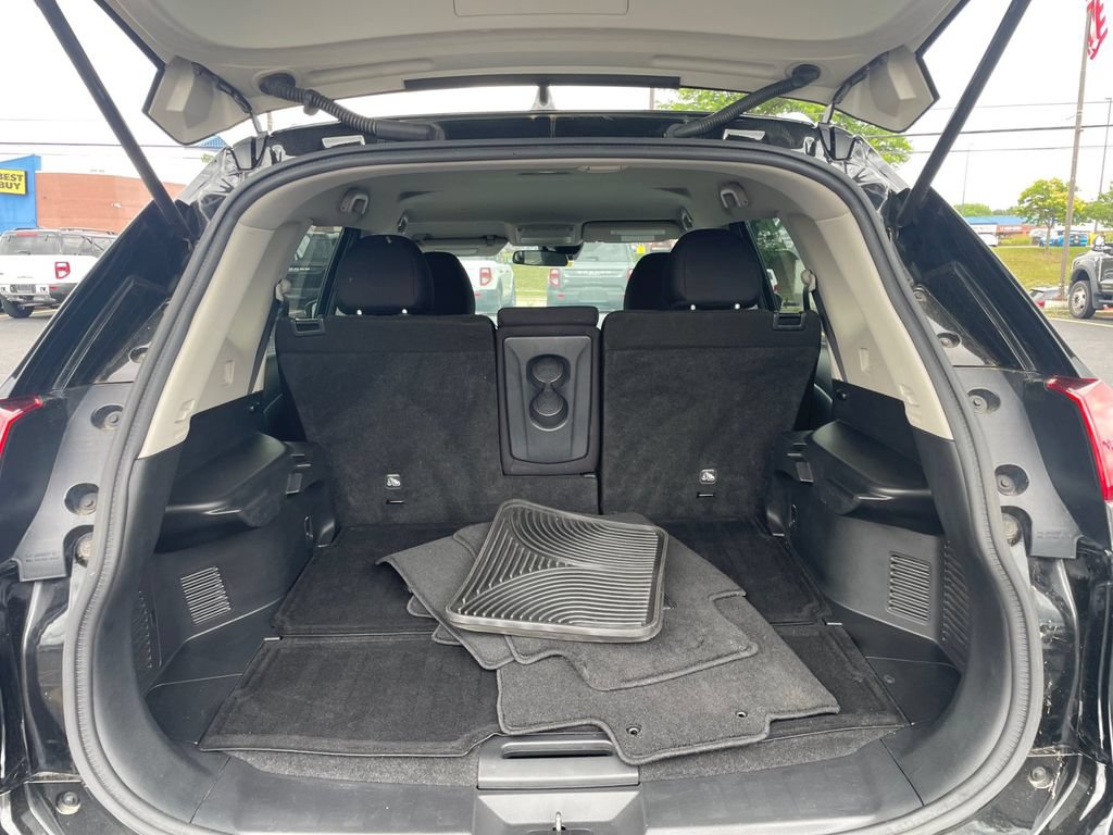 Used 2020 Nissan Rogue S w/ Special Edition Package FWD image 15