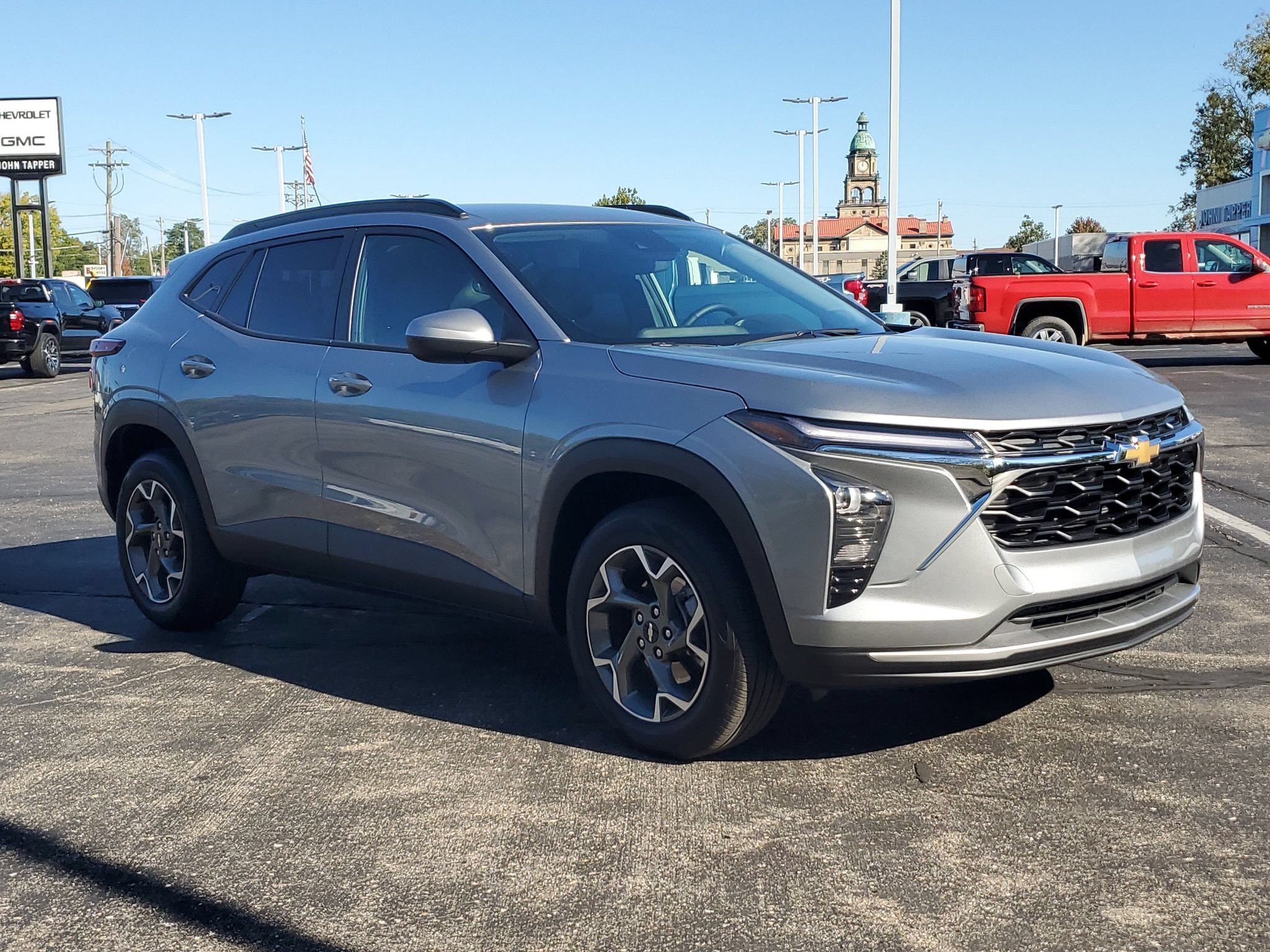 Used 2025 Chevrolet Trax LT FWD image 3