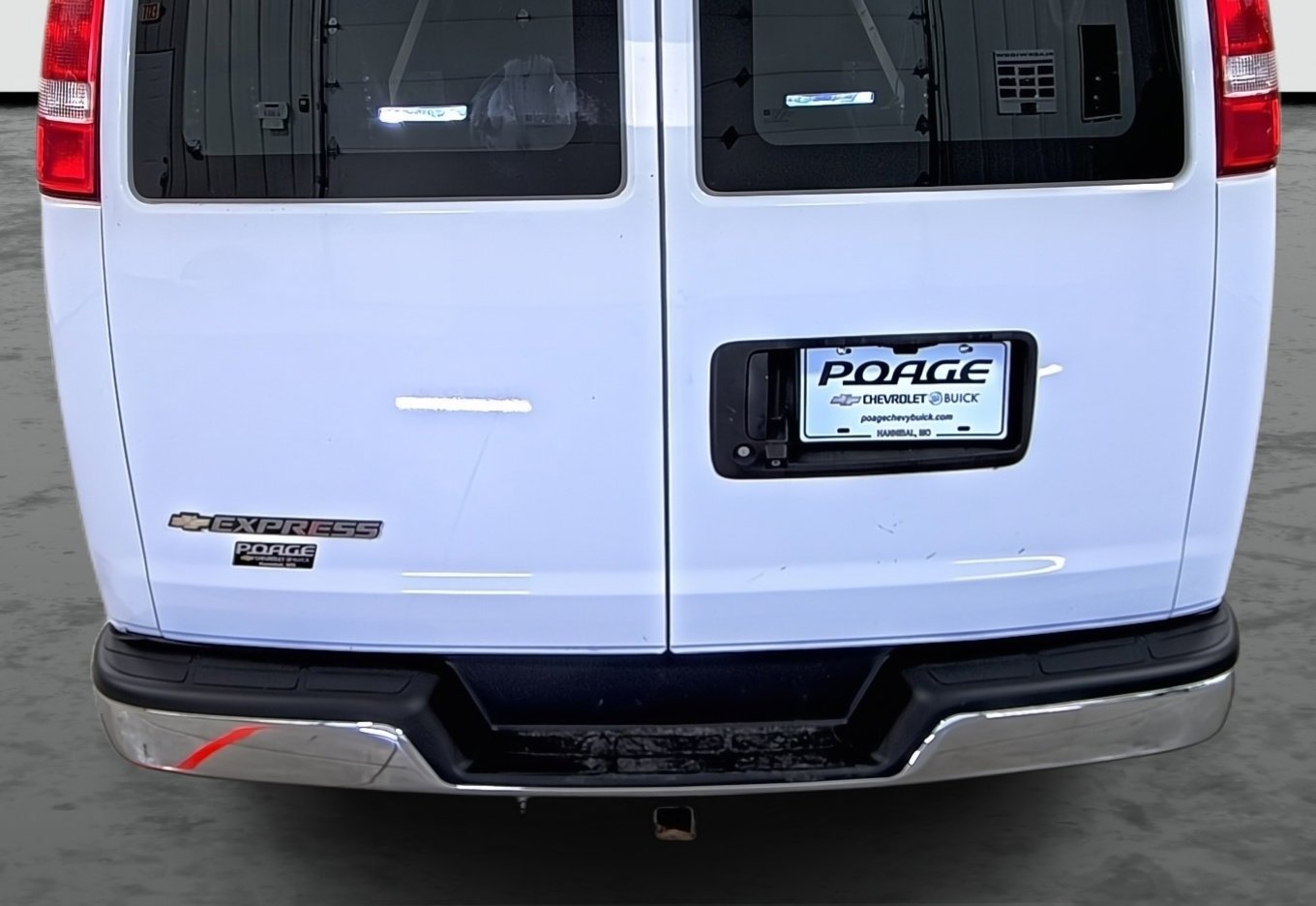 Used 2020 Chevrolet Express 2500 w/ Driver Convenience Package image 11