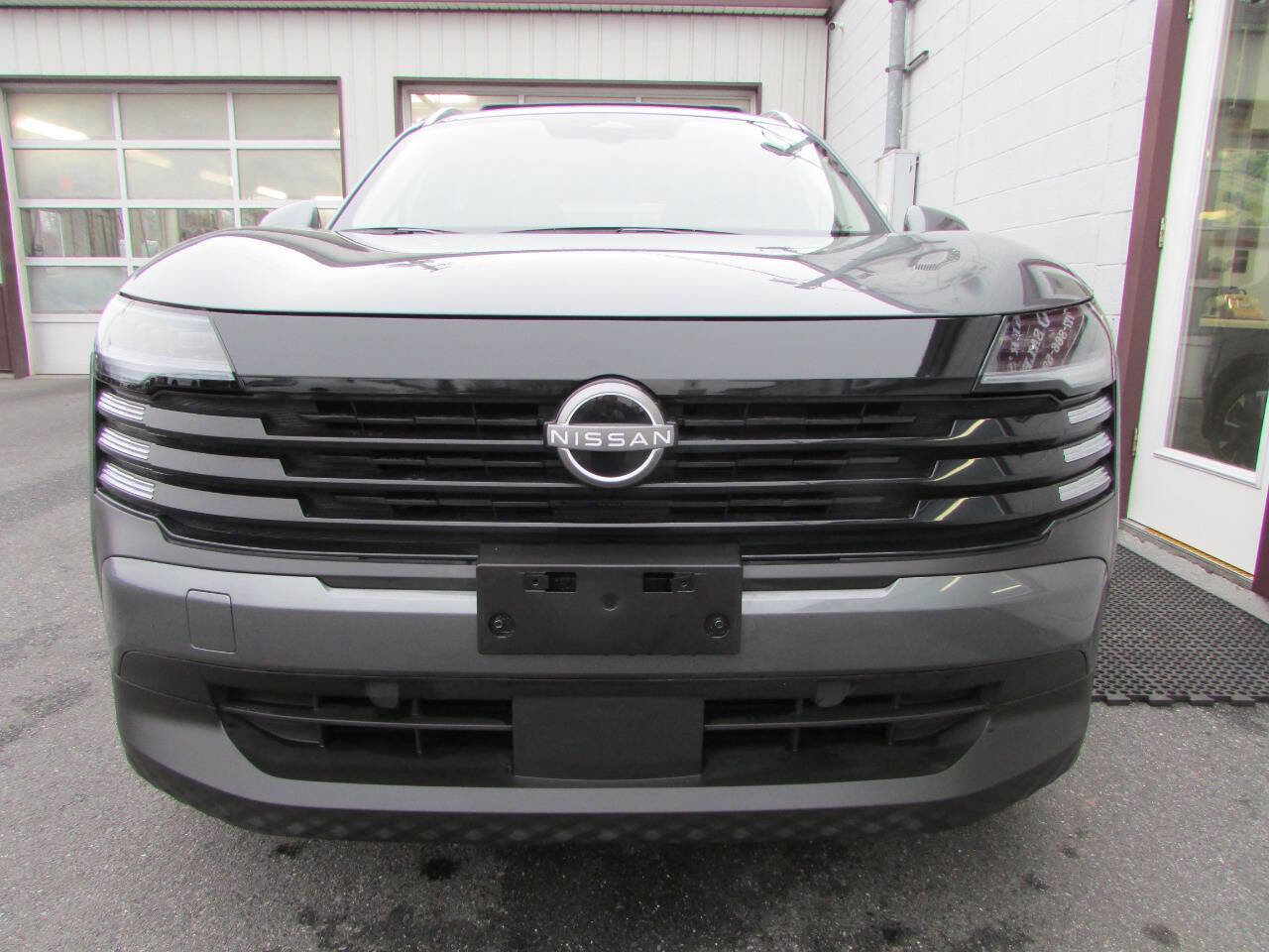 Used 2025 Nissan Kicks SV w/ SV Premium Package image 2